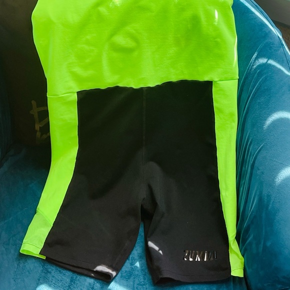 Zumba est 2001 Bodysuit - XL - Picture 2 of 8